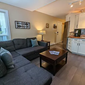  Holiday home Cozy 1br Walk To Gondola, Sleep 4, Free Parking Canada