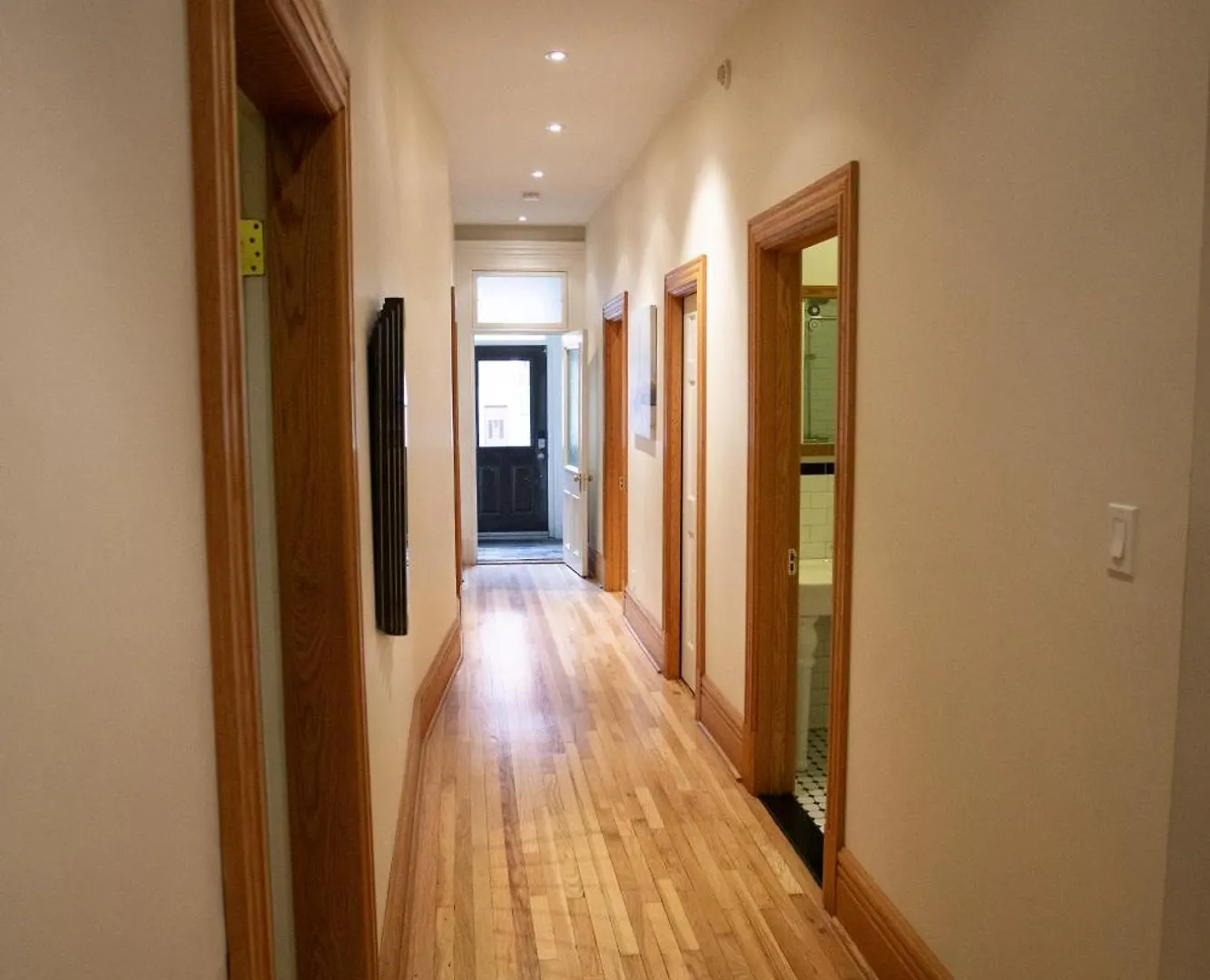 Spacious Downtown Montreal Apartment, 4Br-2Ba,Free Wifi 0*,  Καναδάς