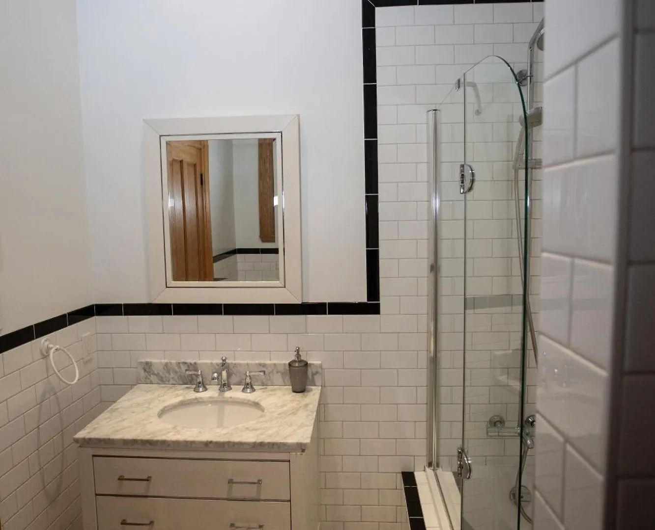 Spacious Downtown Montreal Apartment, 4Br-2Ba,Free Wifi 0*,  Καναδάς