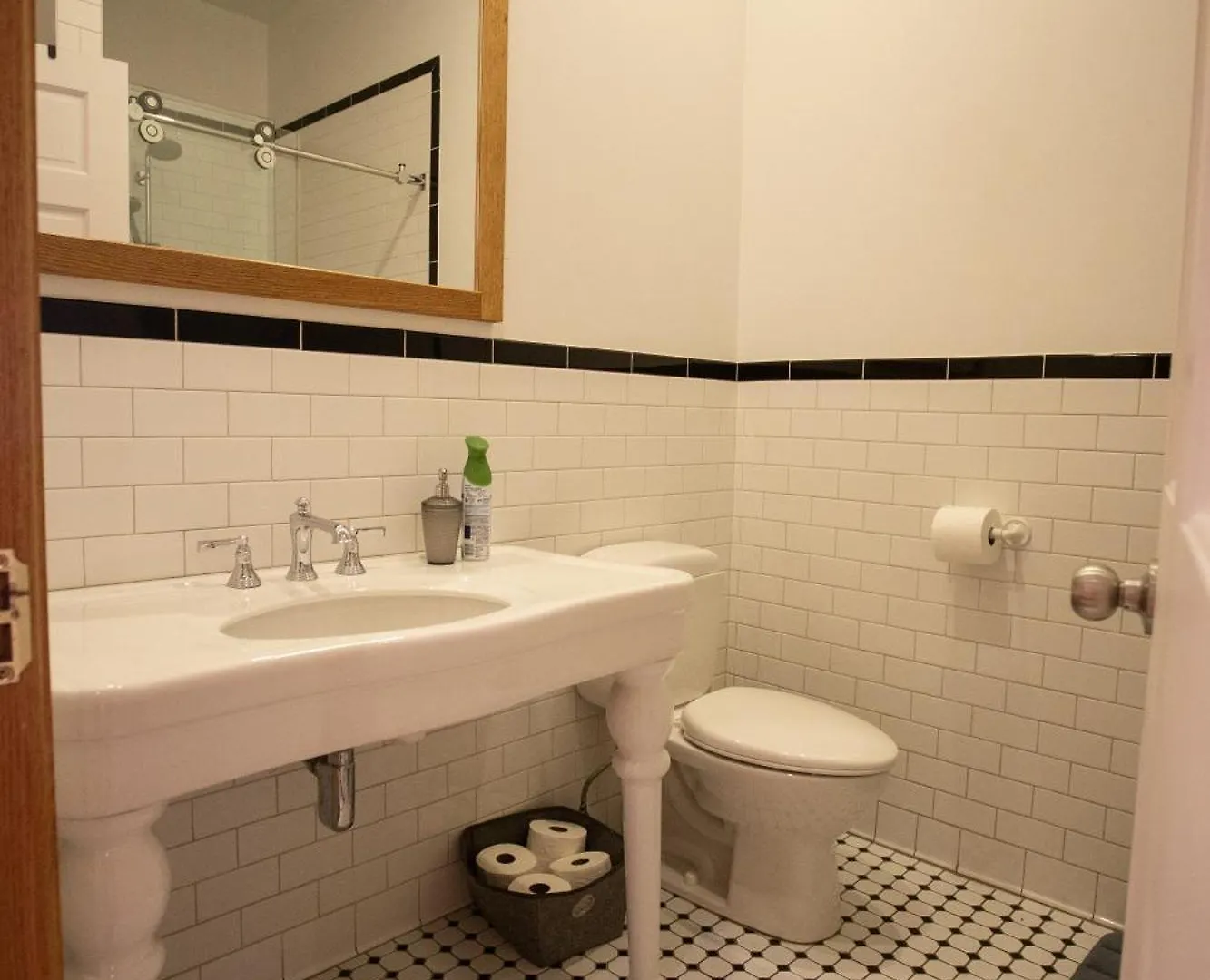 Spacious Downtown Montreal Apartment, 4Br-2Ba,Free Wifi Διαμέρισμα